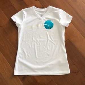 S/S Reebok v-neck tee